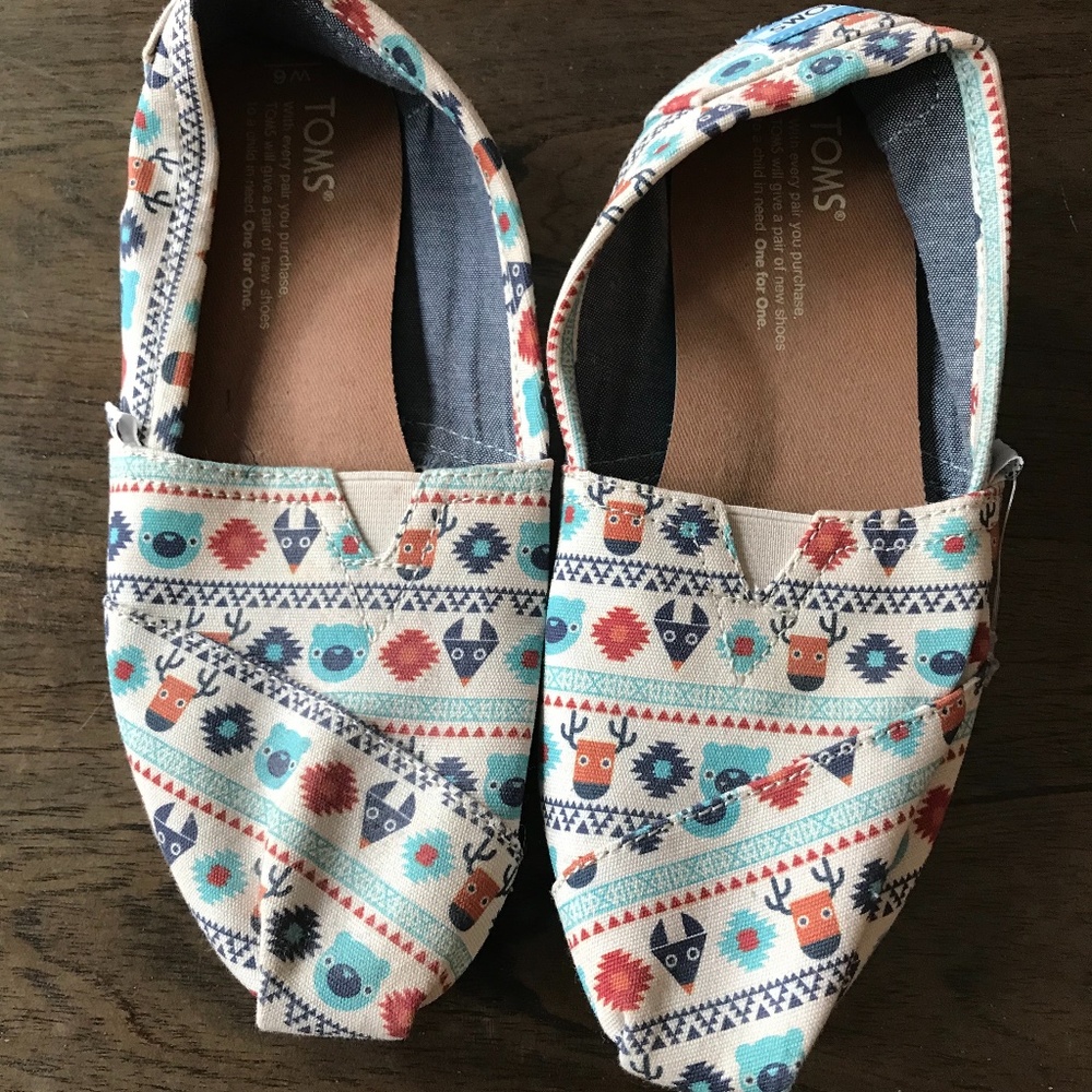 Toms Animal Tribal Print Never Worn NWOT